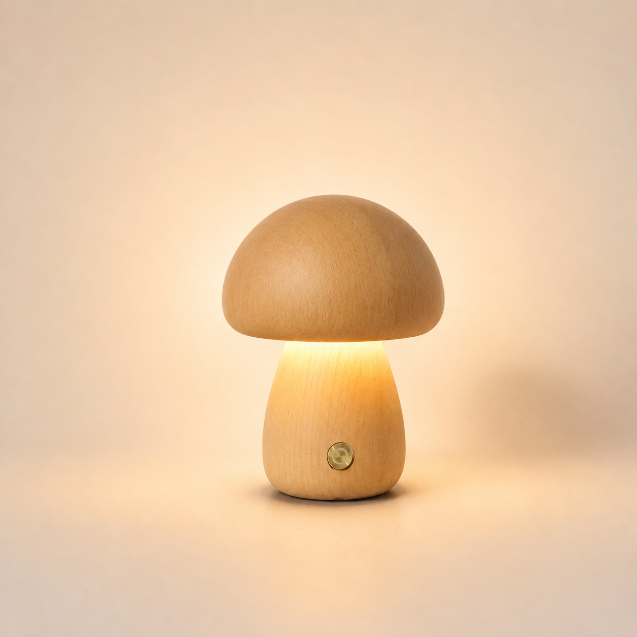 Petite lampe champignon en bois clair avec éclairage LED doux et design inspiré de la nature.