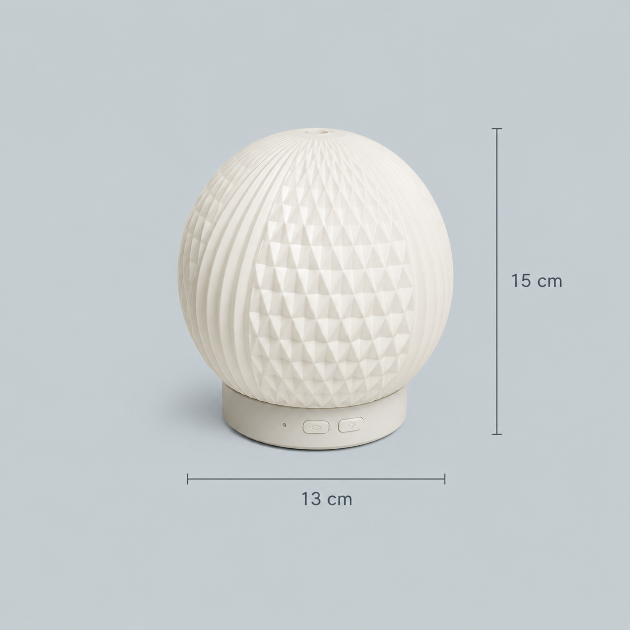 Infographie des dimensions du diffuseur d'huiles essentielles LED Brise mesurant 15 cm de hauteur et 13 cm de diamètre. Diffuseur blanc au design moderne et élégant, idéal pour parfumer le salon, la chambre, le bureau ou l'entrée tout en créant une ambiance apaisante et décorative.