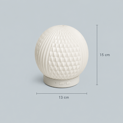 Infographie des dimensions du diffuseur d'huiles essentielles LED Brise mesurant 15 cm de hauteur et 13 cm de diamètre. Diffuseur blanc au design moderne et élégant, idéal pour parfumer le salon, la chambre, le bureau ou l'entrée tout en créant une ambiance apaisante et décorative.