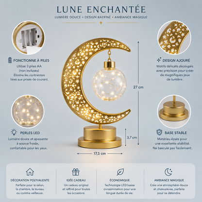 Infographie de la Lampe Lune Enchantée avec boule lumineuse en verre, fonctionnement à piles, dimensions, base stable et caractéristiques LED, présentée sur un fond greige bleu poudre.