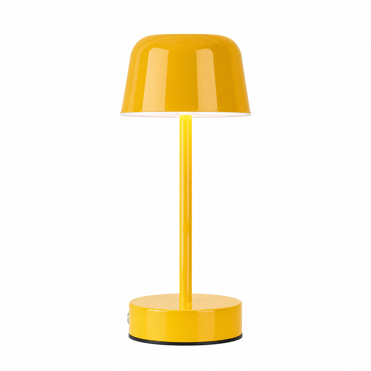 Lampe Nova LED rechargeable jaune, lampe de table design au style contemporain, présentée seule sur fond blanc pour illustrer le coloris disponible.