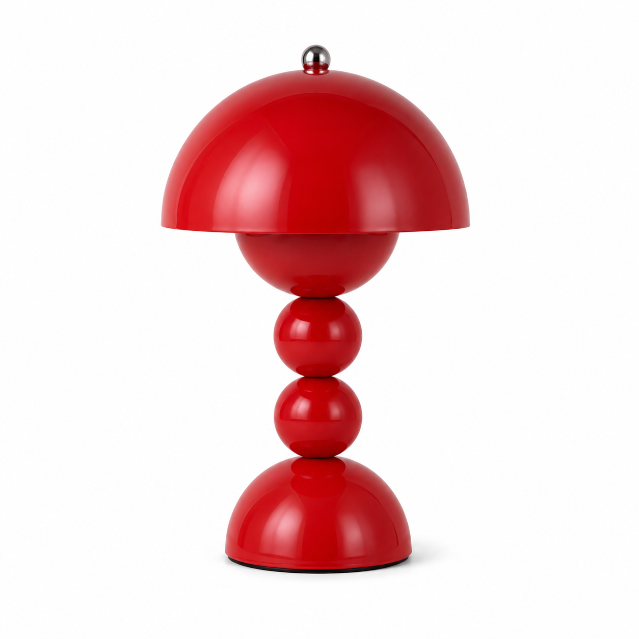 Lampe champignon Perla LED rechargeable rouge au design contemporain, présentée seule sur fond blanc. Son abat-jour en métal peint, sa silhouette sculpturale et sa finition brillante en font une lampe décorative élégante pour le salon, la chambre, le bureau ou une table d'appoint.