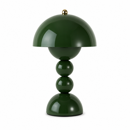 Lampe champignon Perla LED rechargeable vert forêt au design contemporain, présentée seule sur fond blanc. Son abat-jour en métal peint, sa silhouette sculpturale et sa finition brillante en font une lampe décorative élégante pour le salon, la chambre, le bureau ou une table d'appoint.