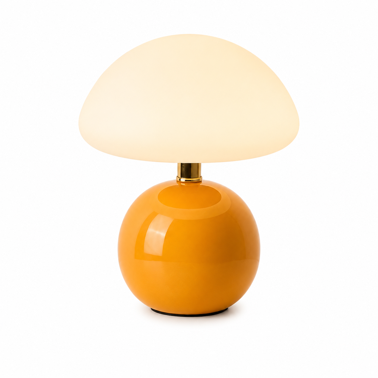 Lampe Champignon Aura LED rechargeable orange sur fond blanc, design contemporain avec abat-jour en forme de champignon, base sphérique brillante, parfaite comme lampe de chevet, lampe de table ou lampe d'ambiance.