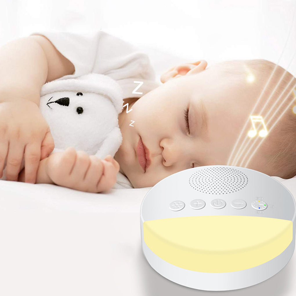 veilleuse bébé bruit blanc lumière douce enfant dort paisiblement avec peluche ambiance rassurante sommeil apaisé